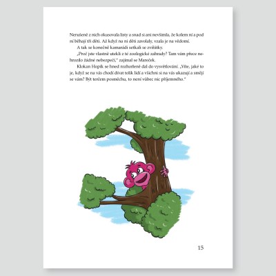Růžová opice v koruně stromu. Ilustrace z knihy Dorotka a tajemný deštník, kde vystupují modrý slon, růžová opice, zelená žirafa a oranžový klokan.